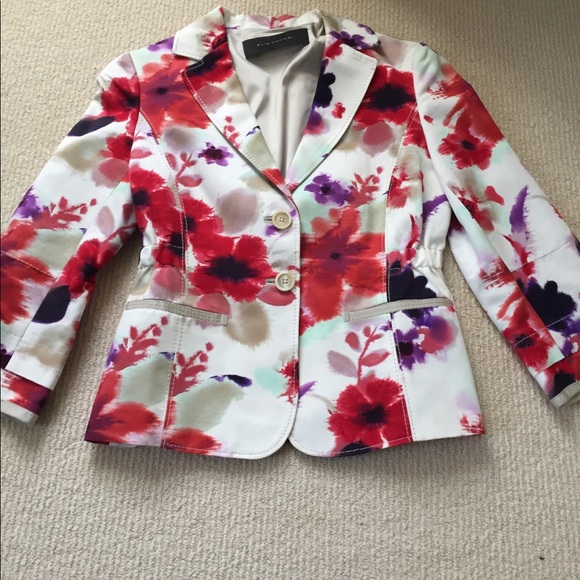 Elie Tahari Jackets & Blazers - Elie Tahari Jacket size 2